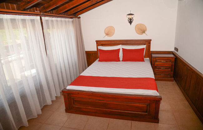 Fethiye Ölüdeniz Kayaköy Otel Çatı Katı Havuz Manzaralı Oda